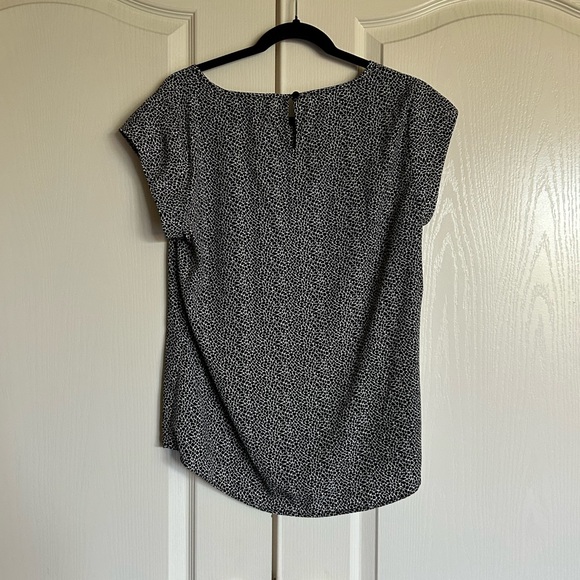 Chico’s mini animal Dritz’s short cap sleeve blouse size medium NEW - Picture 7 of 7